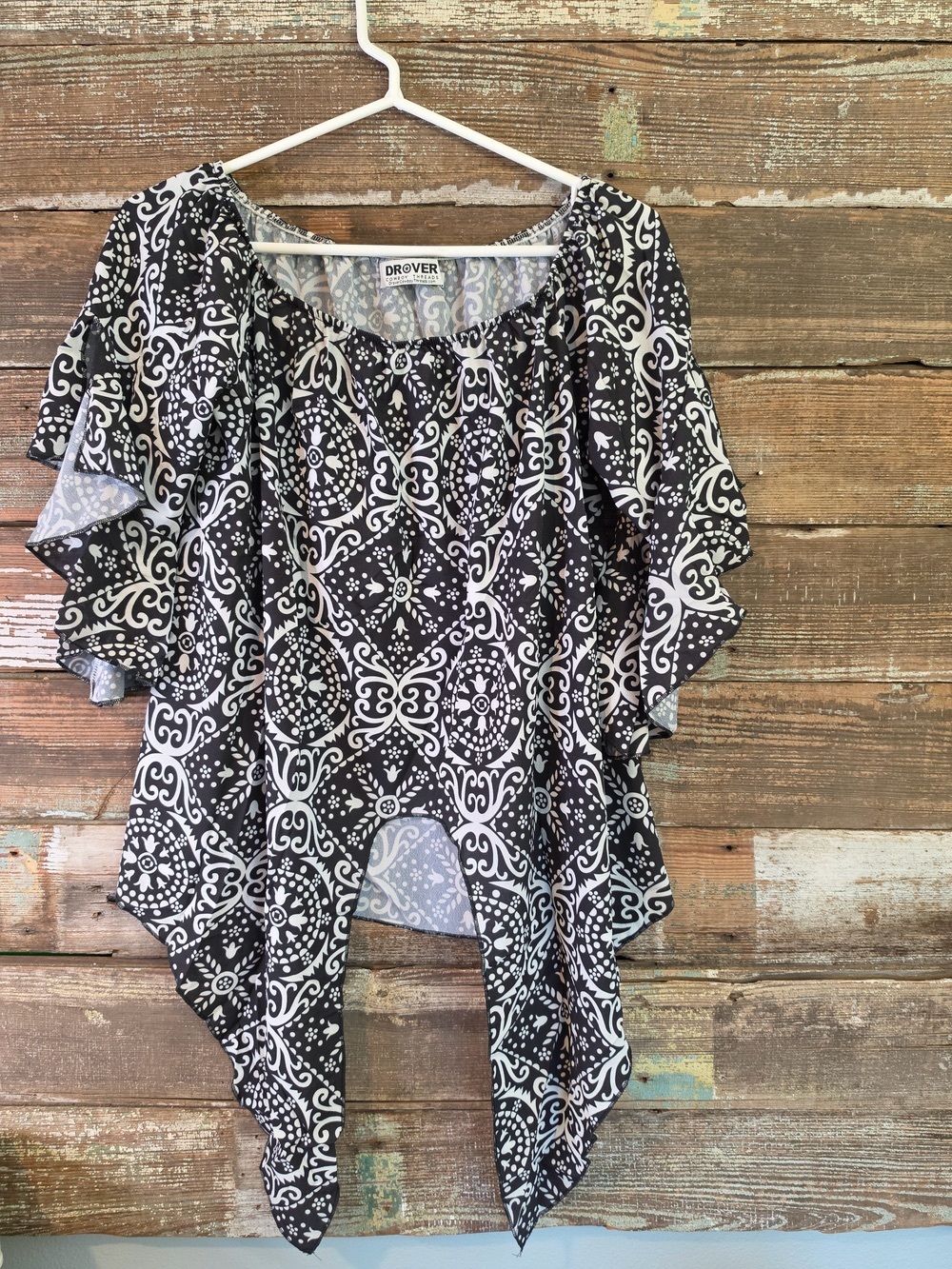 ROVE Black & White Printed Flutter Sleeve Top